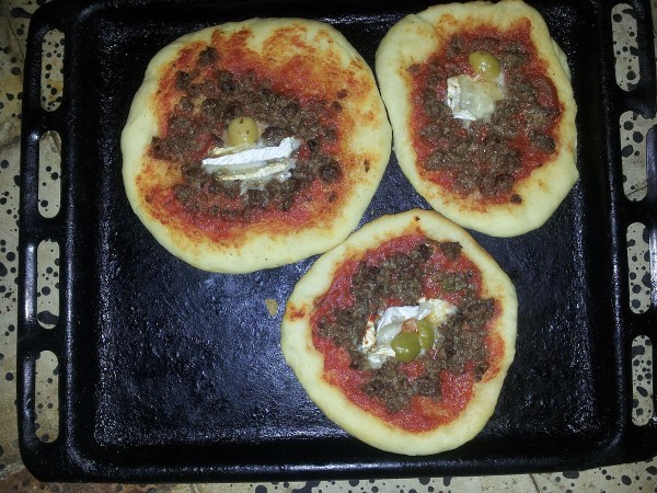 Algerian pizza