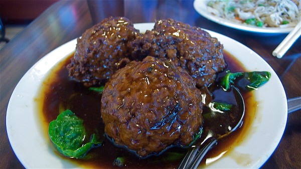 Lion's head meatballs