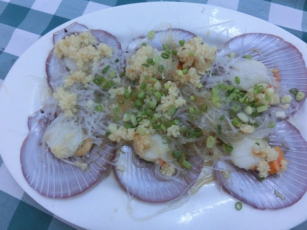 Steamed scallops