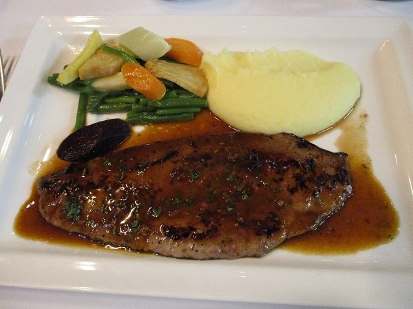 Foie de veau à la Lyonnaise