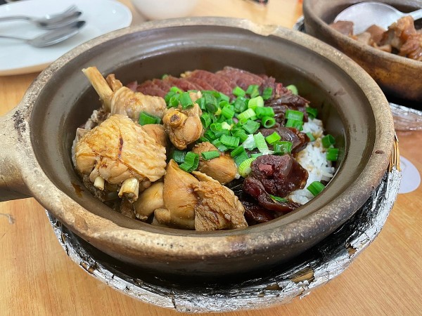 Claypot chicken rice