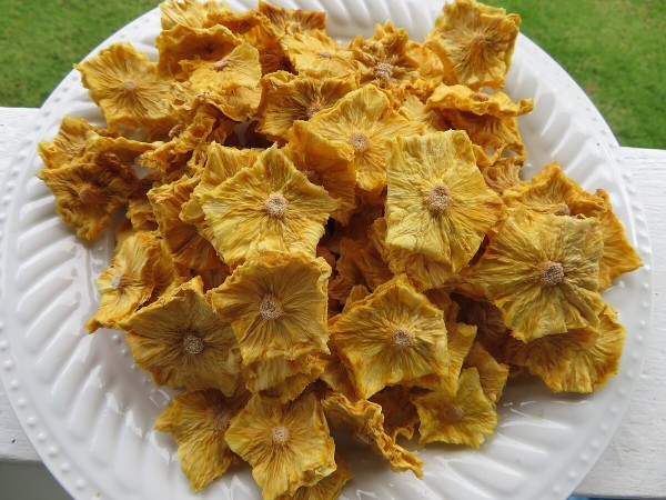 Dried pineapple