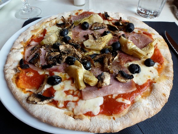 Pizza capricciosa