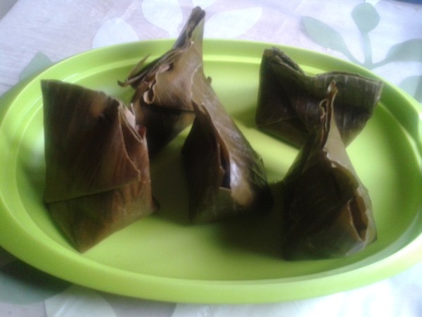 Fish, rice and vegetables cooked in banana leaves