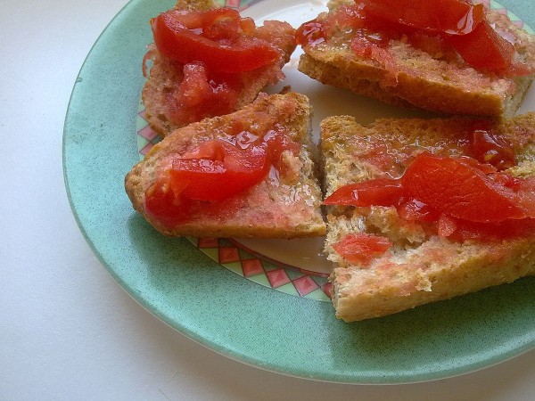 Pan con tomate