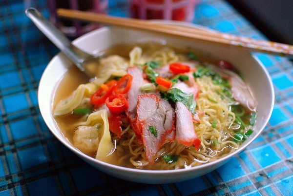 Bami mu daeng