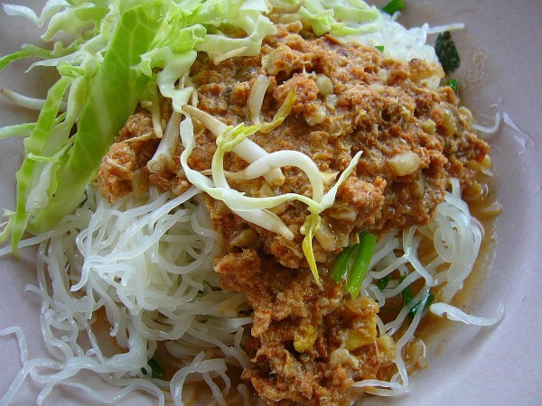 Khanom jeen nam ya