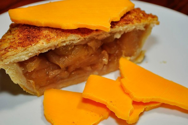 Apple cheddar pie