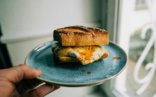 Fried egg sandwich