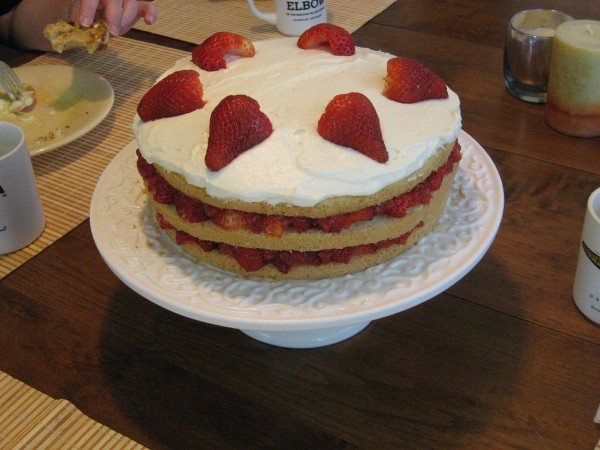 Strawberry cream cake