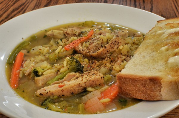 Sopa de arroz con pollo