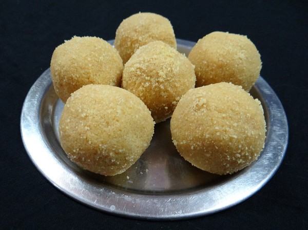 Besan ladoo