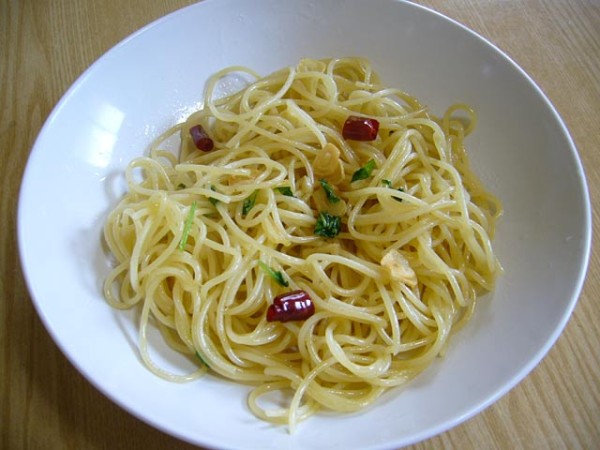 Spaghetti aglio olio e peperoncino