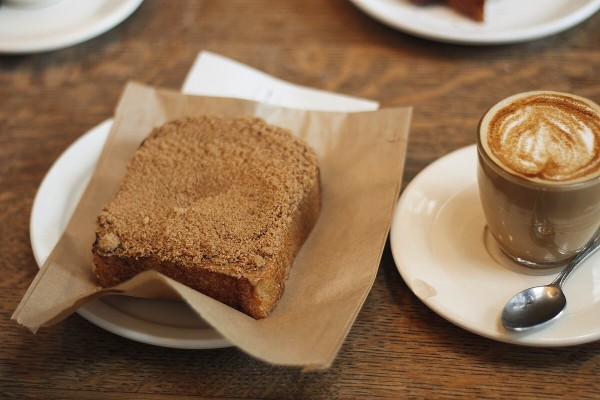 Coffee crunch cake