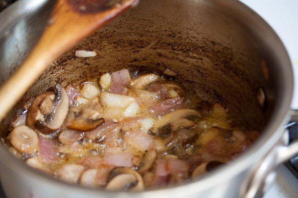 Vegan mushroom gravy